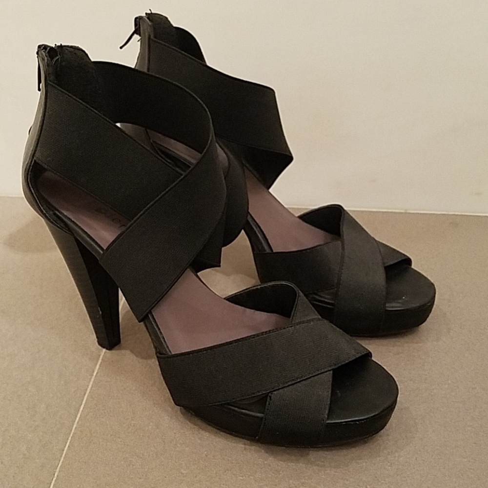 Black heels with elastic straps